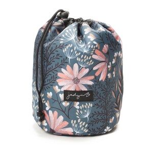 2/$30 The Cosmetic Cinch bag is the ideal cosmetic bag.